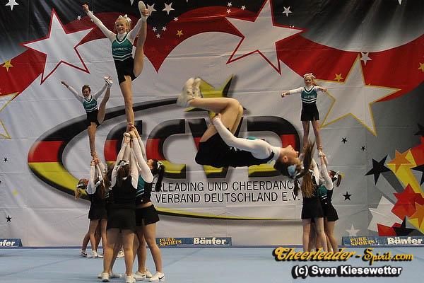 ../Images/Loony Dolphins Cheerleader_013.jpg